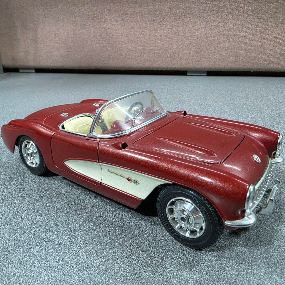 Chevrolet 1957 Corvette Fuel Injection Diecast Car 1:18 Burgundy.